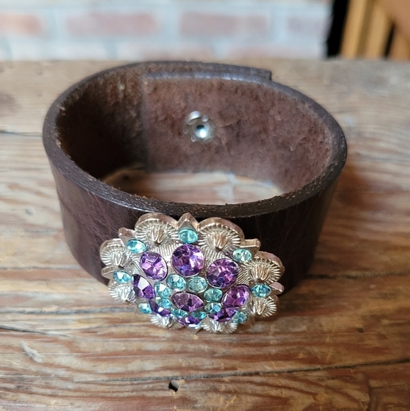 PURPLE Crystal Concho Leather Cuff - Picture 2 of 8